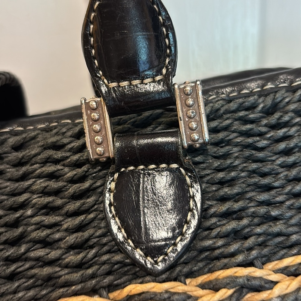 BRIGHTON “SAVANNAH” BLACK AND CREAM WOVEN SHOULDER BAG JUTE/STRAW MATERIAL - Picture 5 of 15